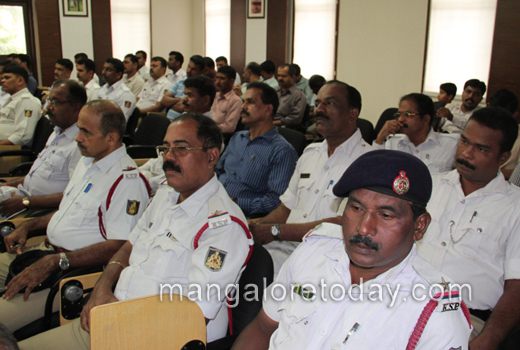 Youth exhorted to take part as city traffic wardens 1